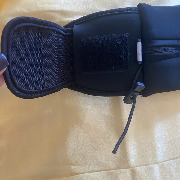 NWOT Fitletic Ultimate Adjustable Unisex Running and Workout Belt Black IPhone - Picture 3 of 5